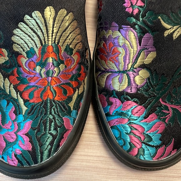 Vans Classic Slip-On Floral Skate Shoes - Picture 3 of 8